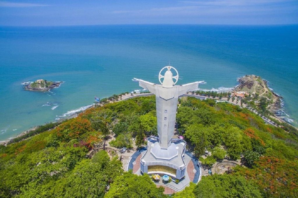 Tôi chở khách đi Vũng Tàu – Một ngày đầy nắng và hải sản tươi!