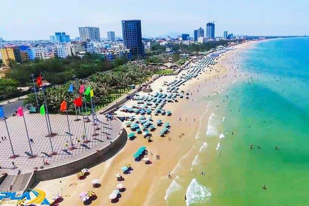 Khám phá bãi biển nắng vàng và không gian thư giãn lý tưởng